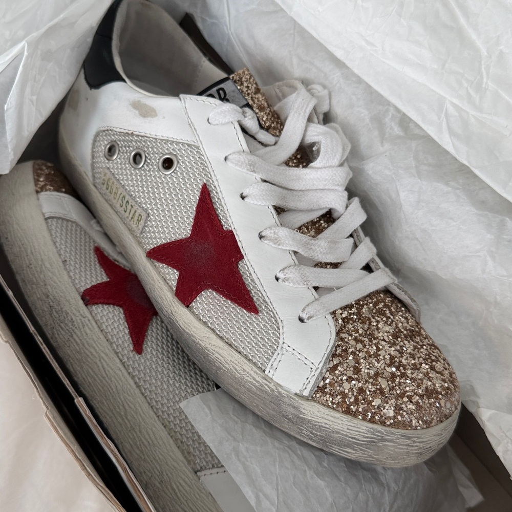 Never worn! Stylish Women's Golden Goose Sneakers with Red Star and Gold Accents - Picture 3 of 7